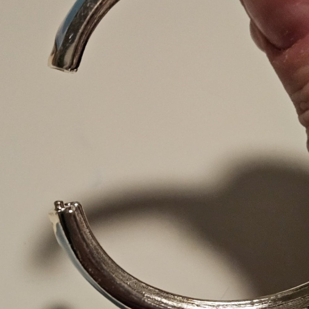 Fun 60's Vibe Enamelware Hinged Bracelet - Picture 3 of 3